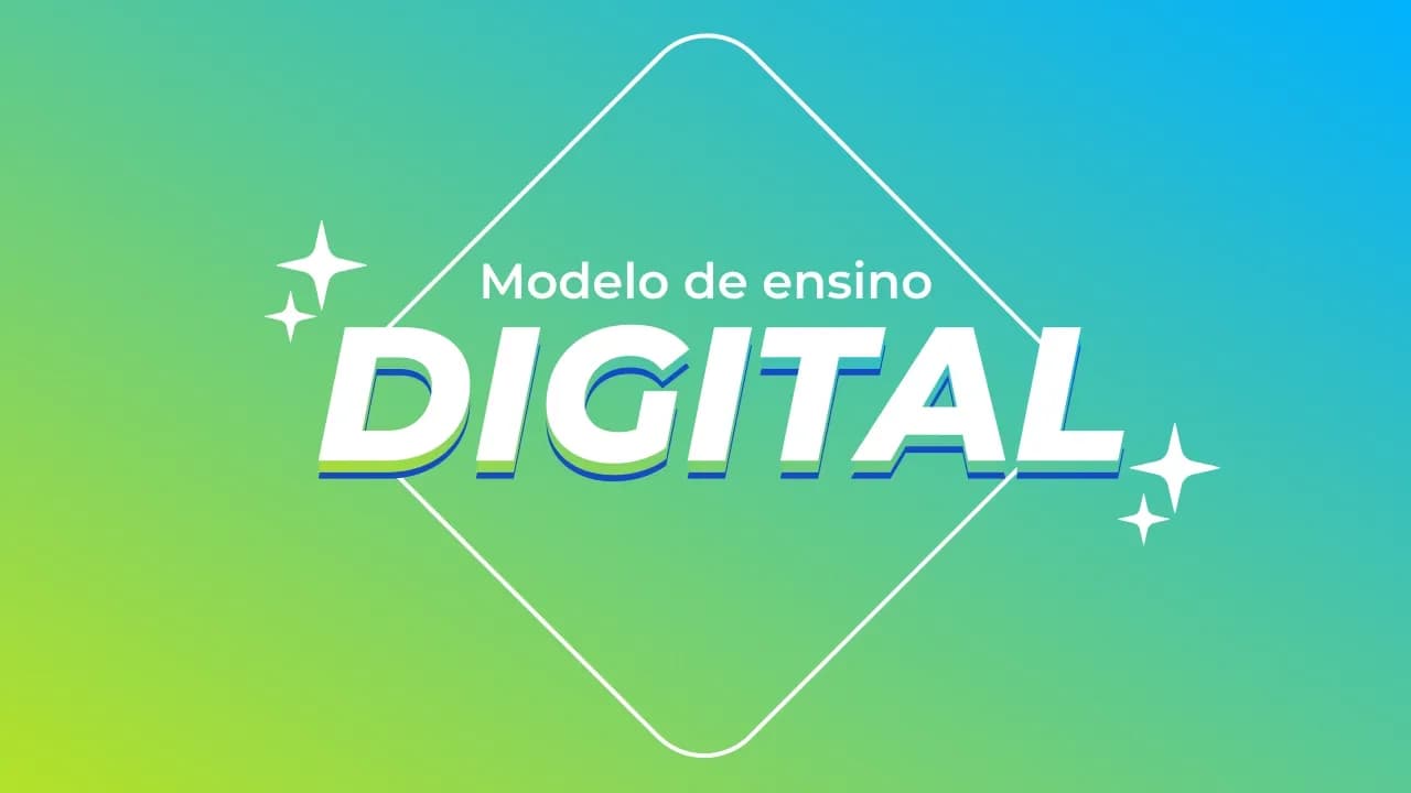Estudante assistindo aula online de um curso EAD da Estácio com bolsa de estudo